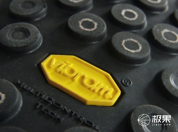 你从不注意的鞋底花纹,却成了乔丹科比封神的“秘密”