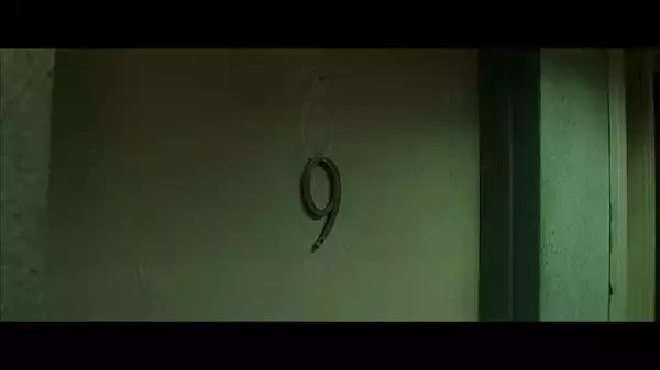 站着赚钱翻拍,站着挣钱完整片段