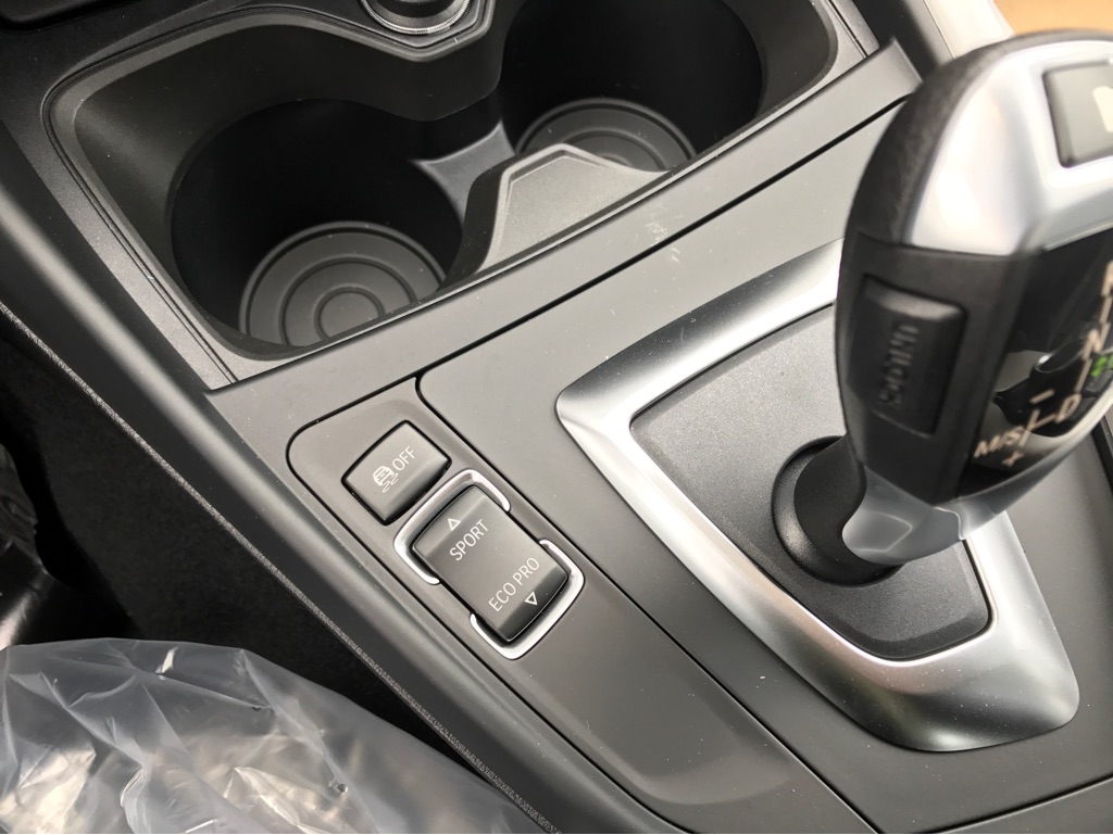 宝马120i哪一款是4缸,宝马120i2.0t实测