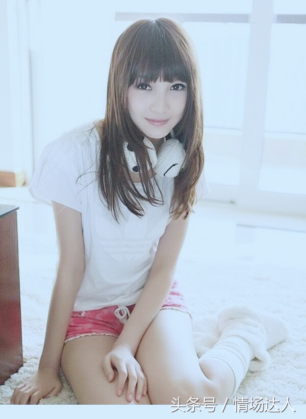 女生暗恋一个人会出现什么表现,女生暗恋一个人的七大表现