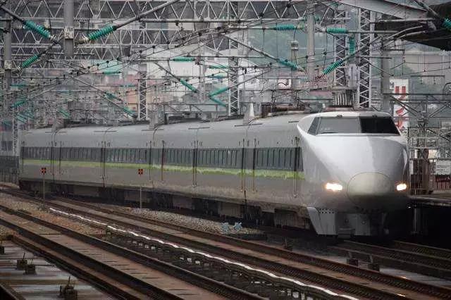 日本的高铁列车的样子,日本的高铁