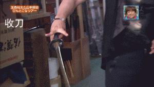 女人在被掐脖子时候如何防身,女子被歹徒掐脖子险些致命