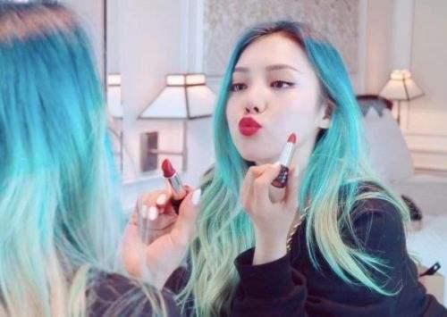 用口红在手上画图案,用手涂口红的正确方法