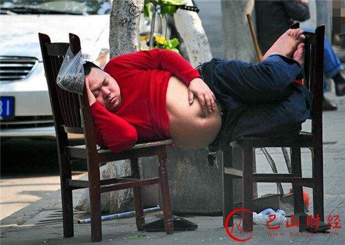 盘点那些奇葩睡觉姿势,奇葩睡觉姿势大全