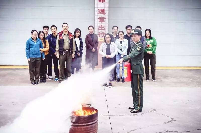 3.15丨我想，我可能遇到了一群“假”的消防员