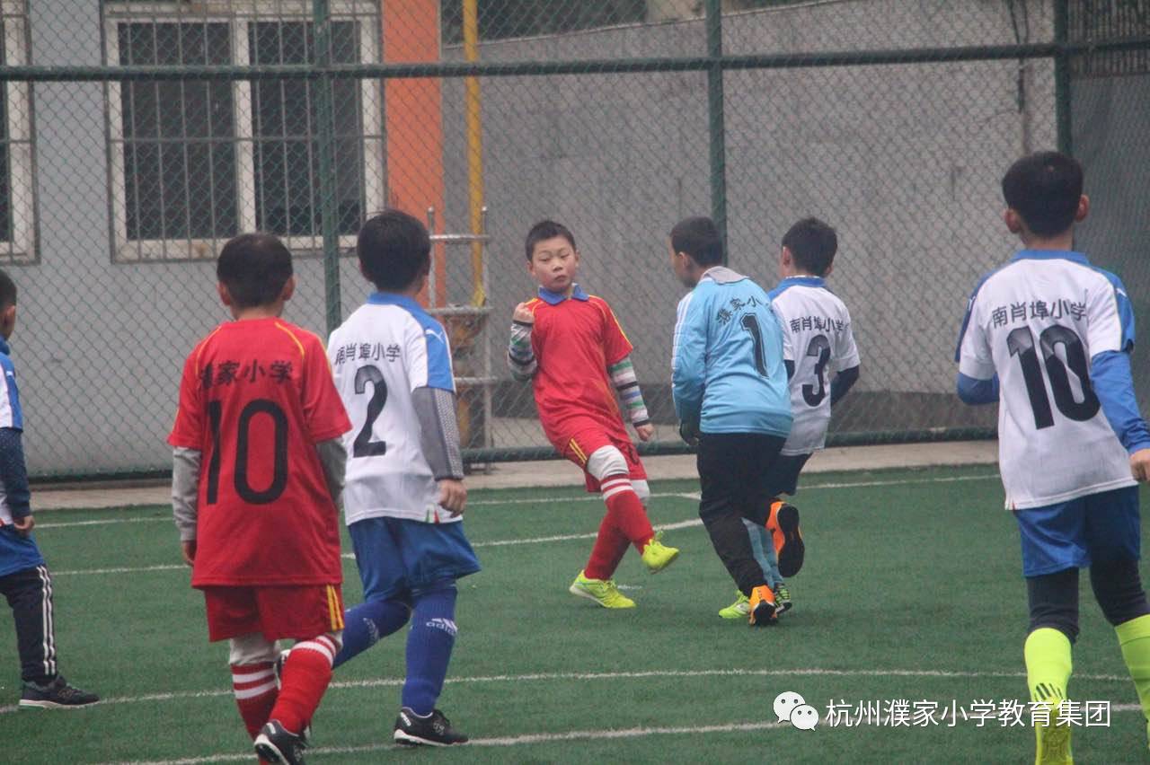 中国足球小将的胜利有多不容易,足球小将们风雨无阻