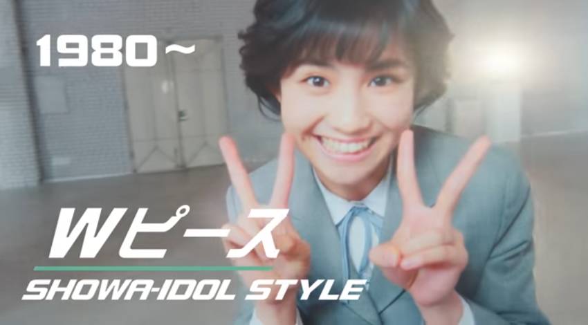 还在为拍照姿势而头疼？卖萌起家的JK们，早在100年前就美成精了！也许她们的某个姿势能带给你一点灵感……