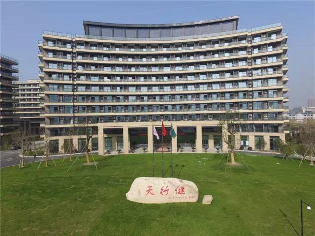 滨江到底是哪里,滨江是一条江吗