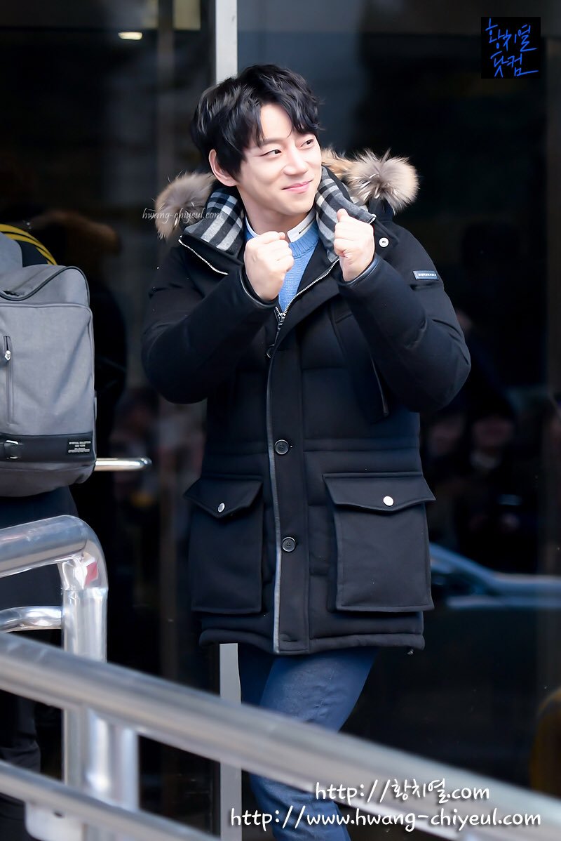 170327每周一都如此鲜嫩！黄MC“不朽”上班造型盘点