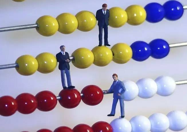 身在一个烂行业，它从濒临崩溃逆袭成全国20强，靠的竟然是？「商评案例复盘」