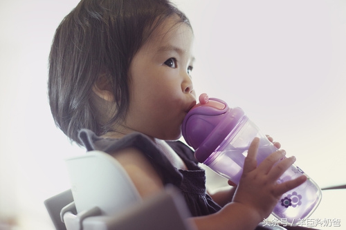 宝宝易出汗是什么原因,出汗怕风易感冒怎么治疗