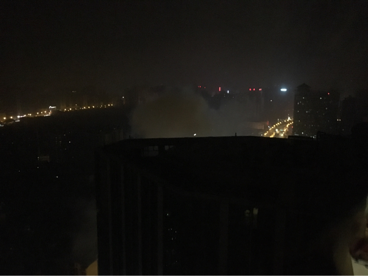 韩国球员懵了！中国球迷酒店门口放炮凌晨两点十分钟放一次