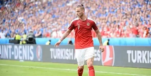 国足vs韩国温暖时刻,国足暖心时刻