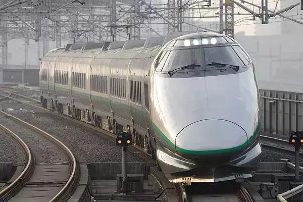 日本的高铁列车的样子,日本的高铁