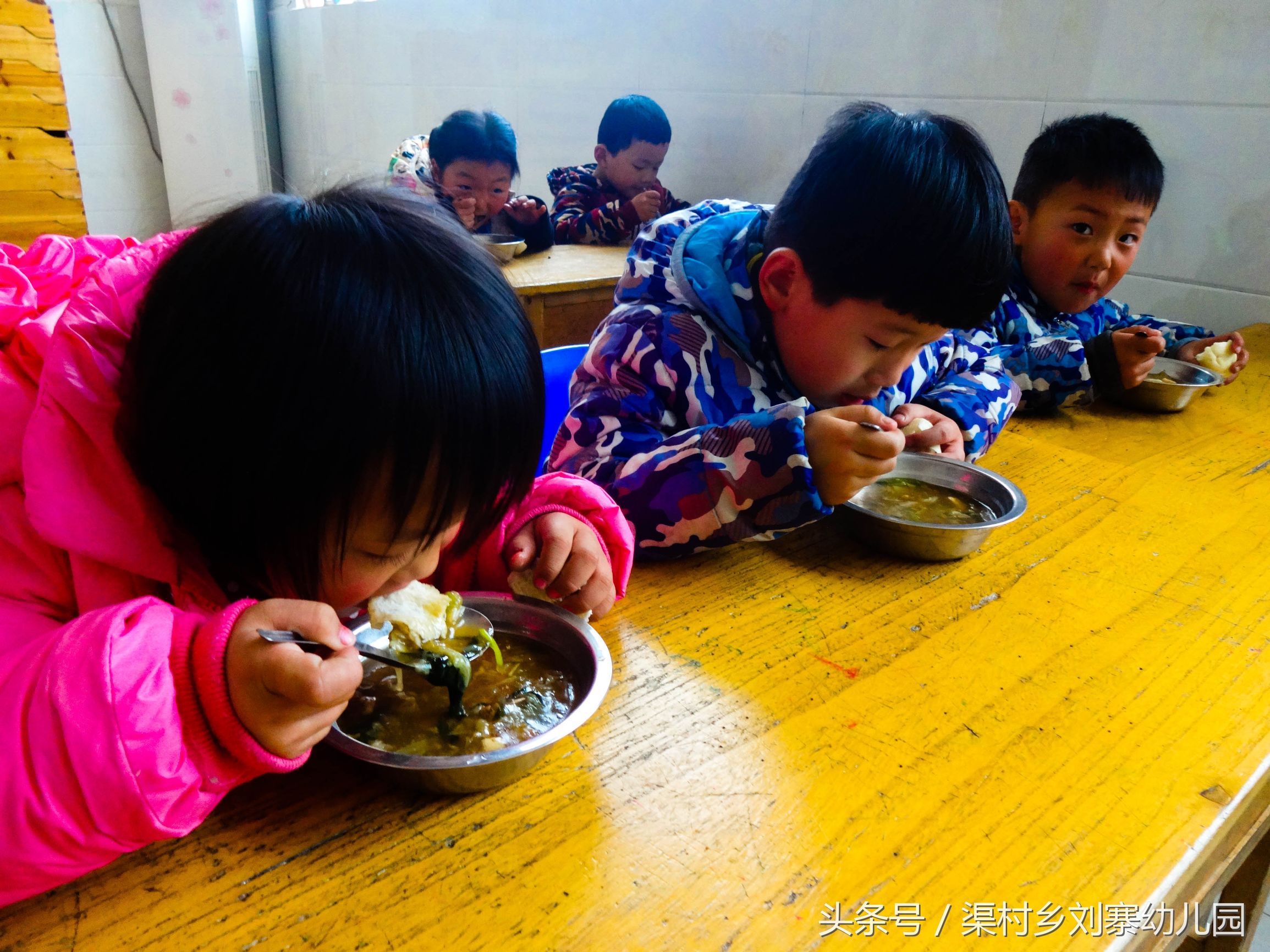 孩子每天在刘寨幼儿园吃什么呢？·孩子成长日记第二期