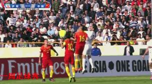 多个动图分析:国足丢球过程+吴曦受伤被迫换下场