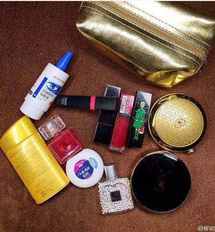 女明星的化妆包里都有什么？