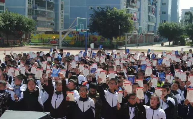 平潭岚华中学首期“李阳疯狂英语”国际英语周开启！