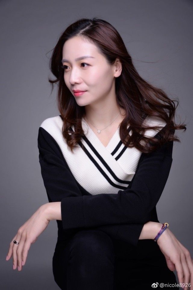 美爆了！最美队长如刘涛，黑超遮面霸气女神，日本第一美女哭晕！