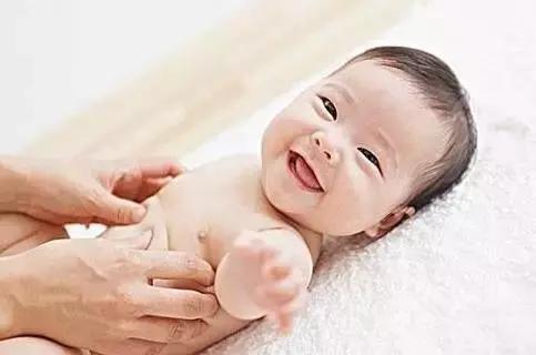 宝宝身上大片青色胎记还有咖啡斑,宝宝身上青色胎记