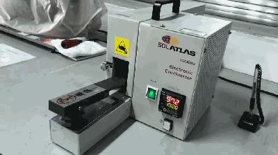 10元钢化膜竟能秒杀200元的？美女记者教你一招识别好坏！