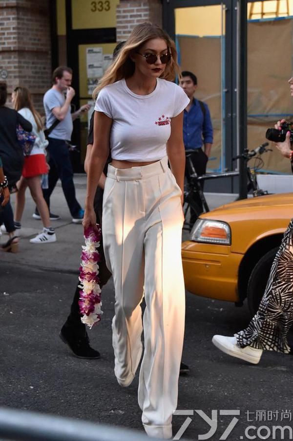 今年最流行的裤子夏款,今年流行的裤子夏款