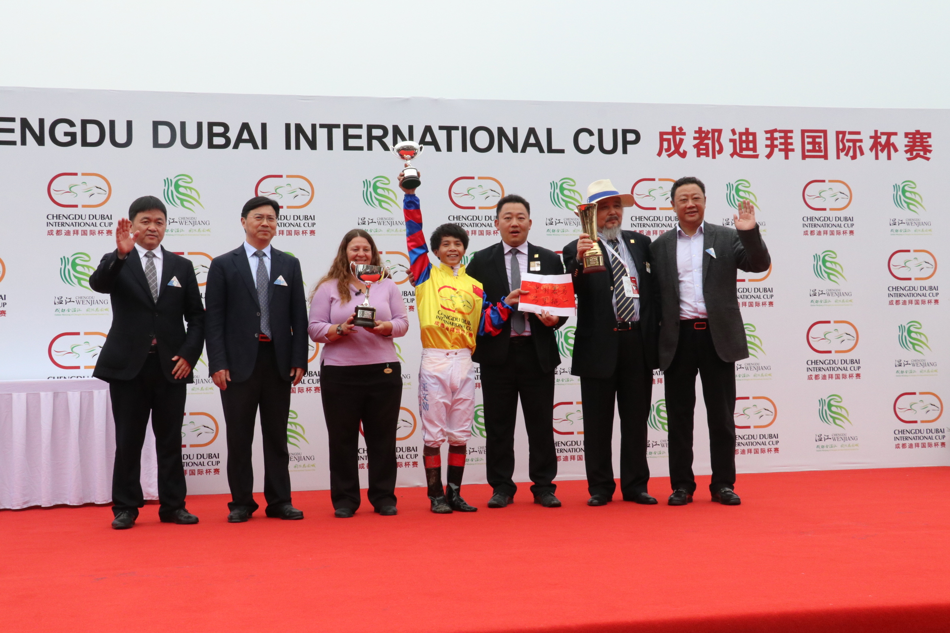 成都迪拜国际杯赛马温江开赛中国选手王文勋首场夺冠