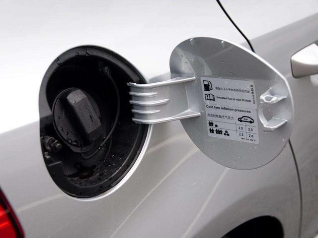 汽车油箱盖打开有吸气声怎么回事,马自达cx5打开油箱盖有吸气声