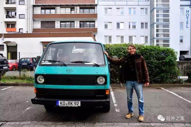 这个单身姑娘一个人一台车一年行走二十多个国家