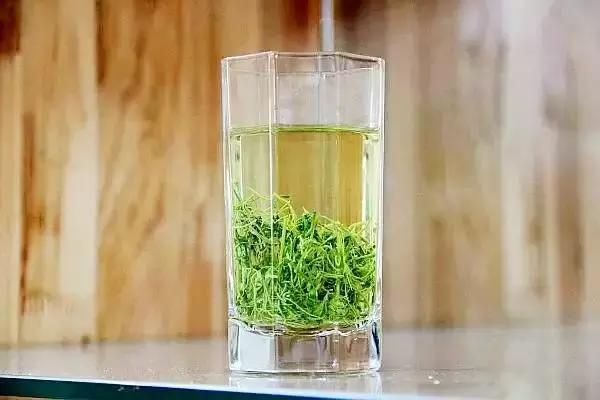 青岛市场火的小吃,最近很火的青岛菜