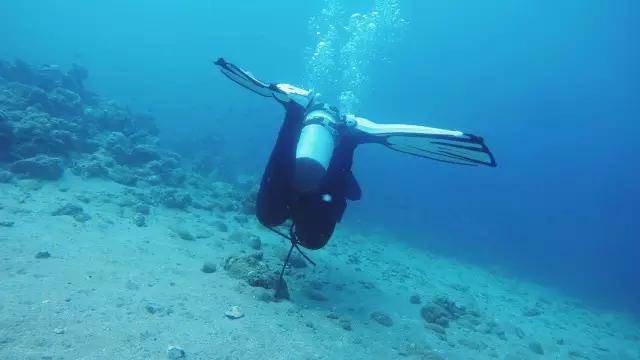 潜水导致耳朵疼是怎么回事,潜水怎么克服耳朵疼