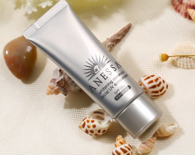 阳光越来越强，这些好用的防晒霜必不可少