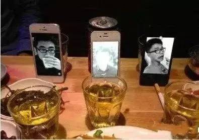 兄弟你穿衣服倒是长点心，这到底是几个意思