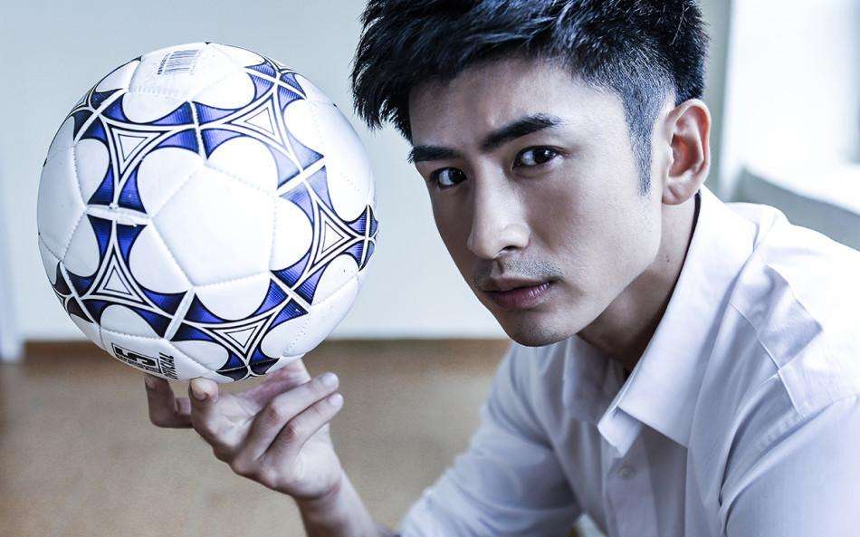 他是杨幂旗下眼睛最迷人的男艺人,他是杨幂公司的艺人