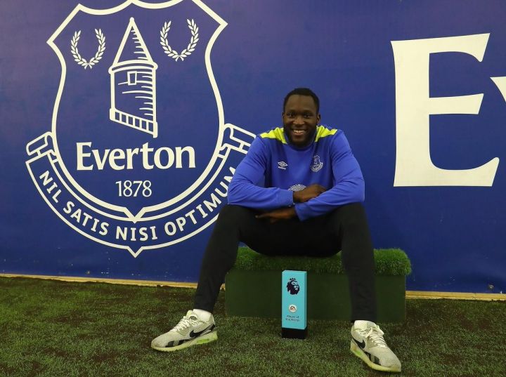 今日早报每天更新的简短新闻简报,早报最新发布消息