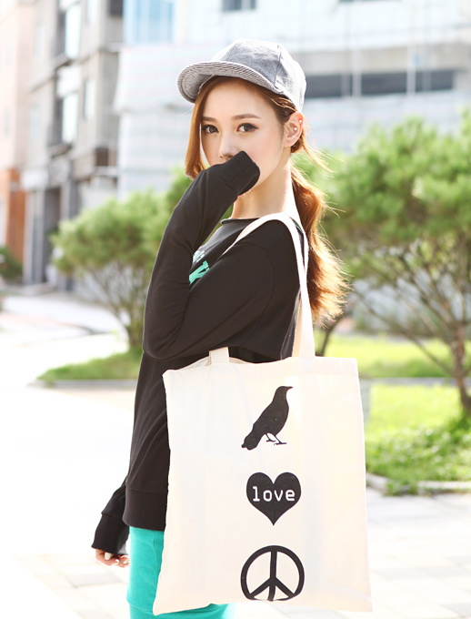 孙允珠微透拼搭裙温柔知性显干练,时尚潮流孙允珠粉色吊带包臀裙