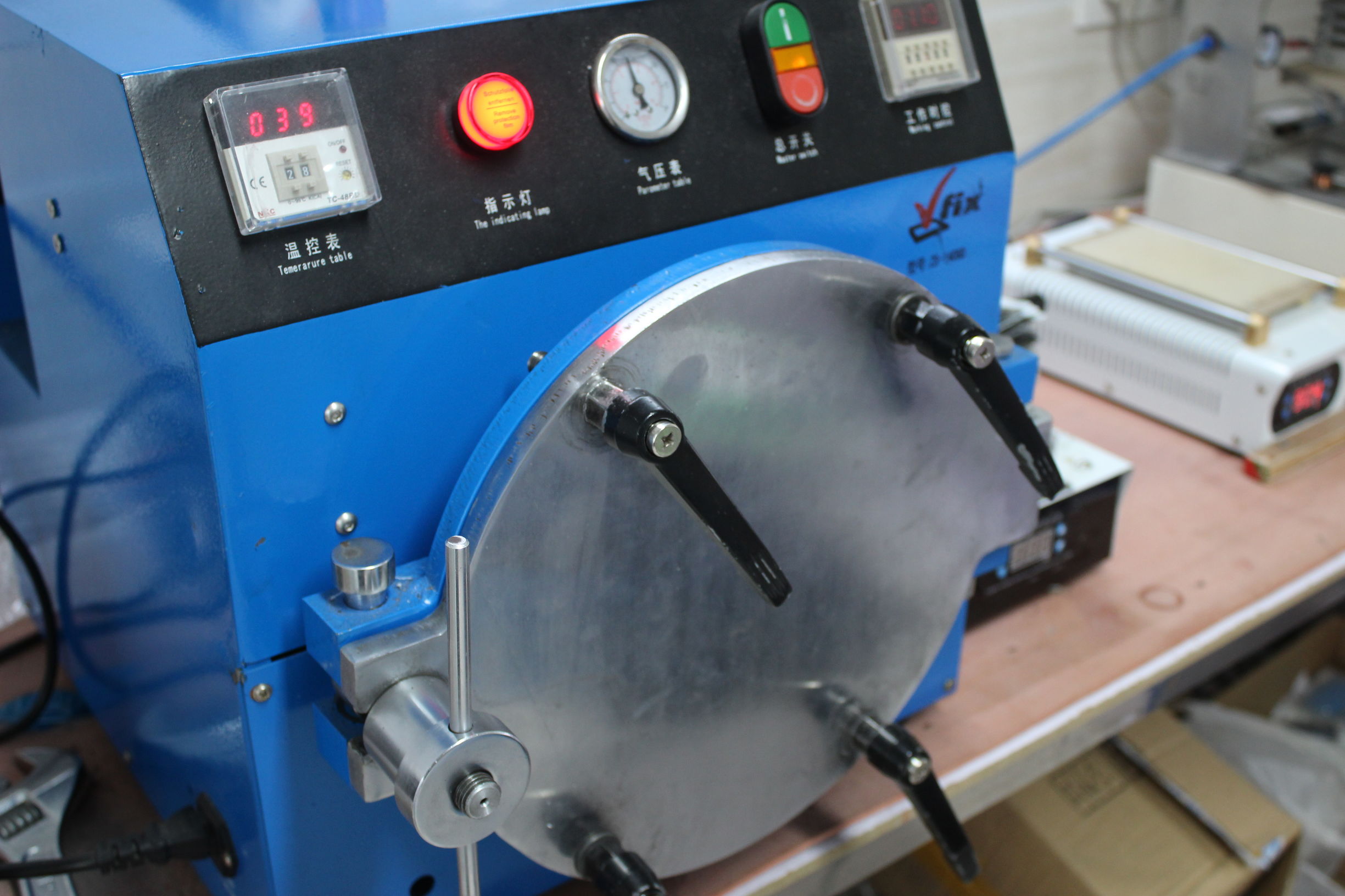 手机维修店手机屏幕更换注意什么,手机维修店不给换自带外屏的原因