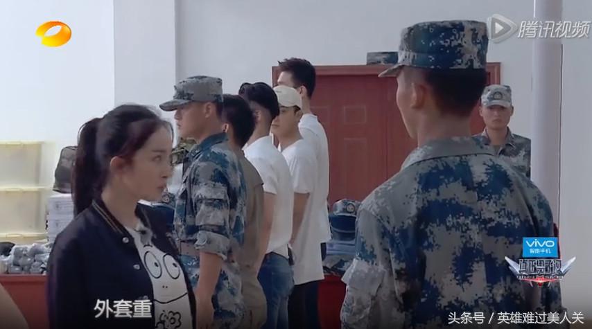 女生称重前是不是都如此夸张?杨幂脱掉外套,范冰冰竟脱裤子!