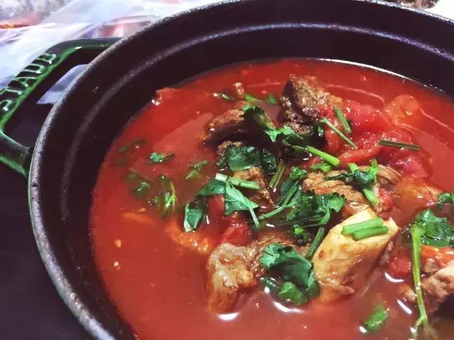 只用一个锅就可以做很多道菜,做了20年的菜