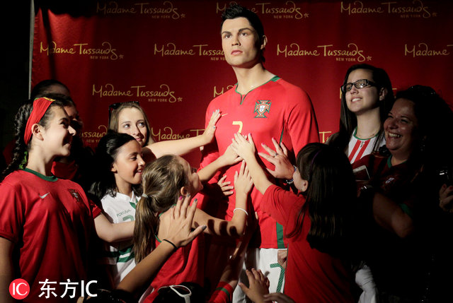 c罗蜡像在纽约揭幕全过程,c罗最逼真的蜡像