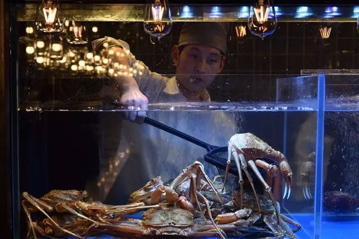 你舍不得花的钱总有人舍得帮你花,以前舍不得花你的钱现在才明白