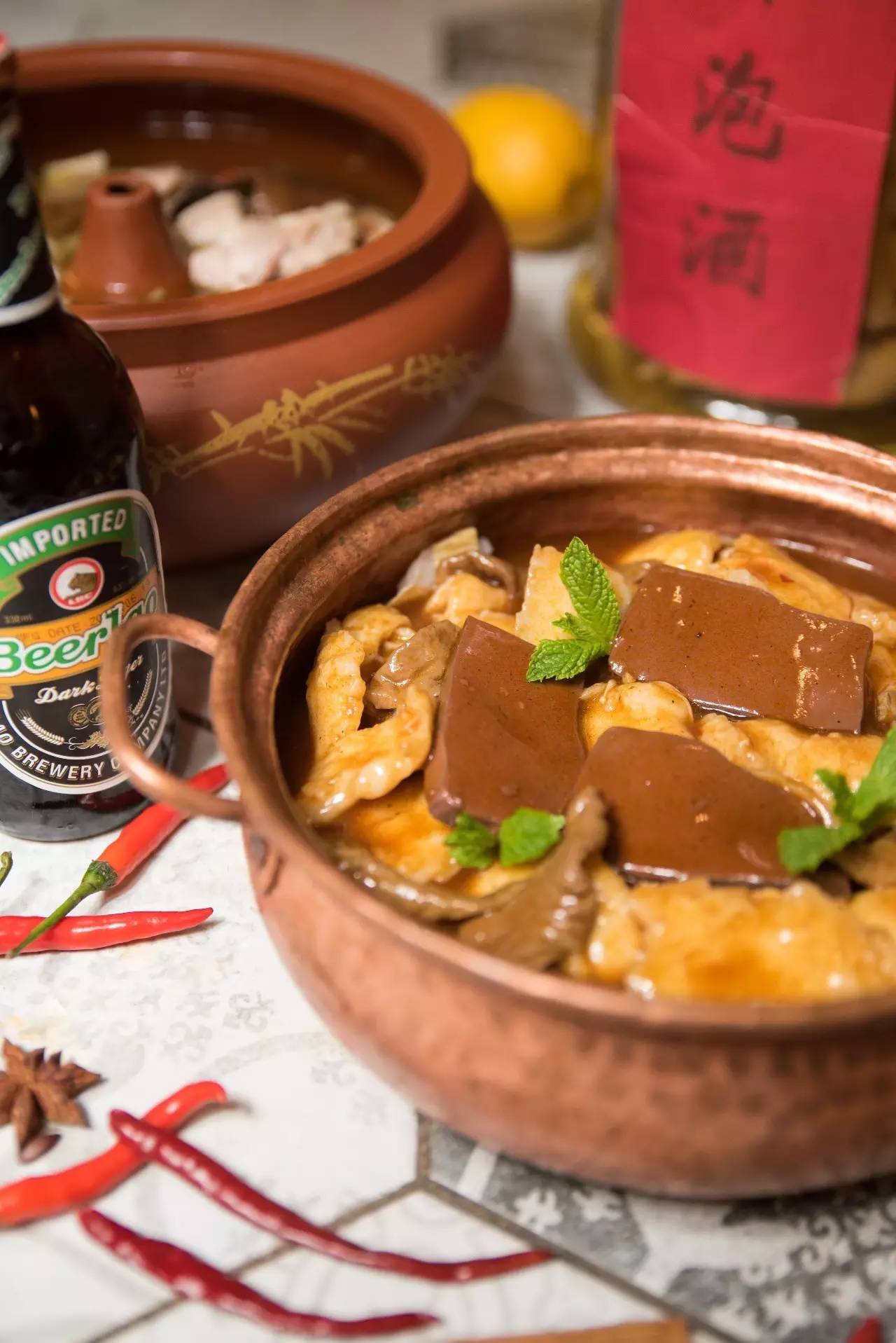 在丽江那一口“好喝到要*天升**”的汽锅鸡，让我开始了“寻找上海最好吃的云南菜”之旅！