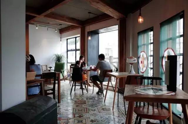 这座藏在旧城区菜市场里的“百货”,装满了老厦门的味道!