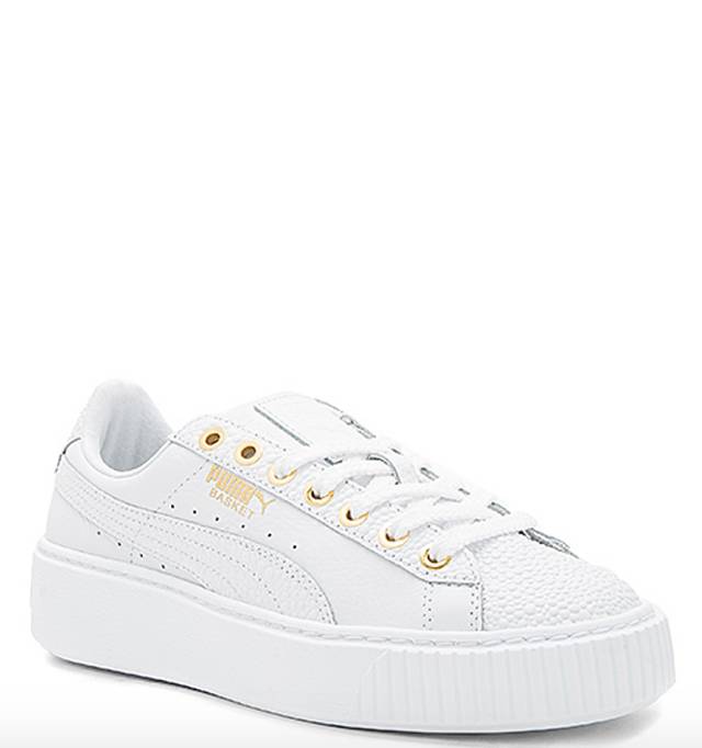 刘雯最新穿搭卡其色老爹鞋,刘雯穿的运动鞋有哪些