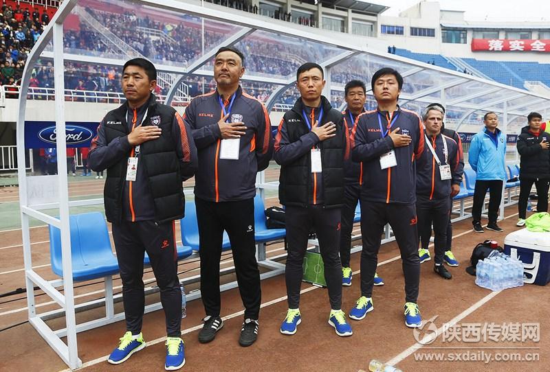 特鲁西埃亮相看台2017中国足协乙级联赛西安开幕