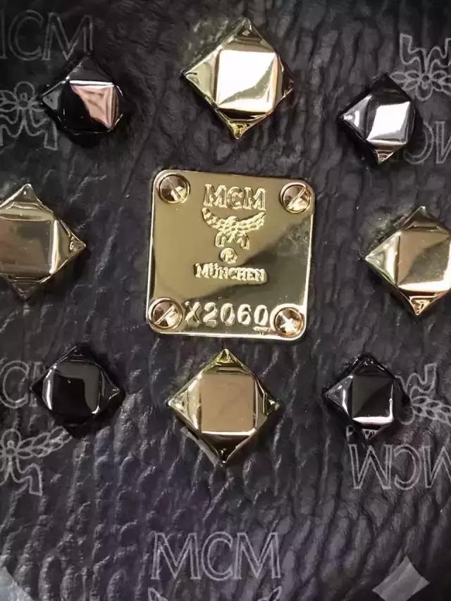 mcm蛇皮纹双肩包真假鉴别,如何鉴别mcm背包