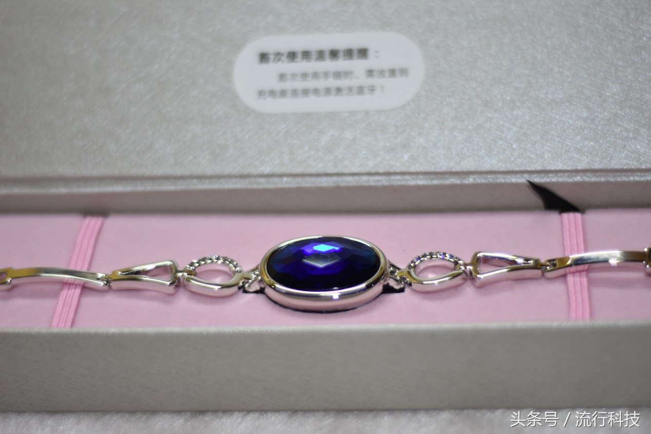 女性所爱的饰品这款也能算是吗？看信利女性手环怎么定义