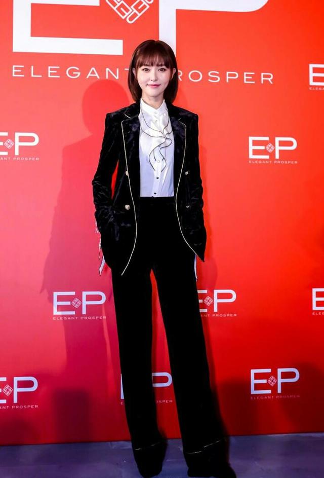 唐嫣李依晓走秀 (李依晓唐嫣时装秀)