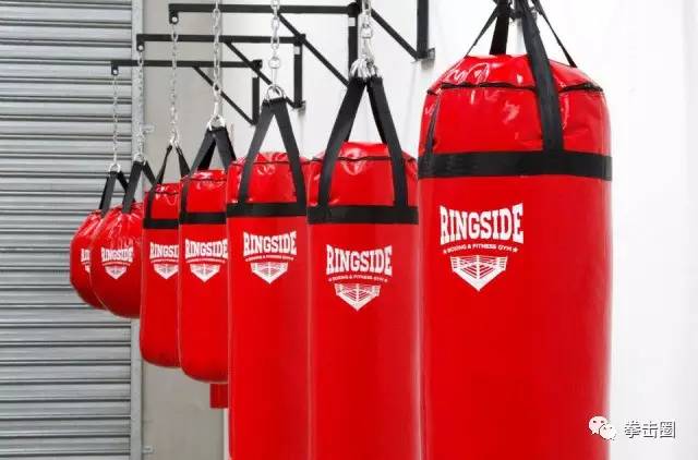 躺着打肚子拳击训练,女孩拳击打肚子训练