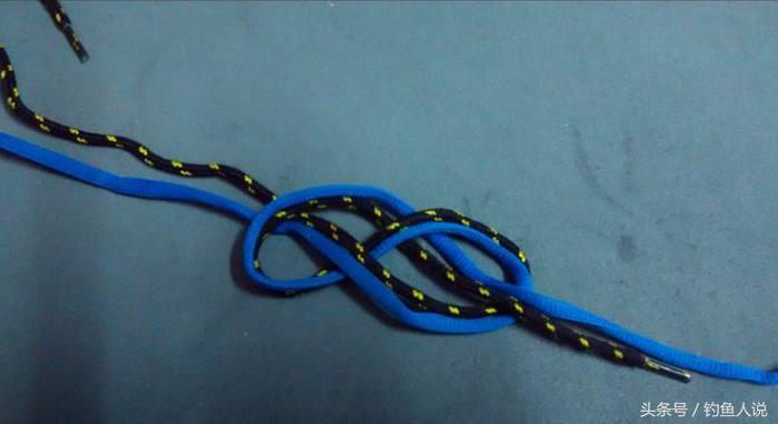 钓鱼的串钩怎样才能把钩绑到线上,如何简单绑钓鱼的串钩